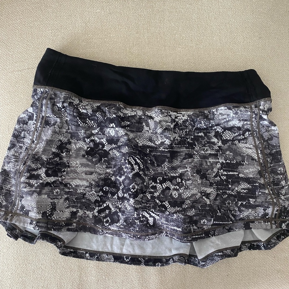 Black and white lululemon tennis skirt